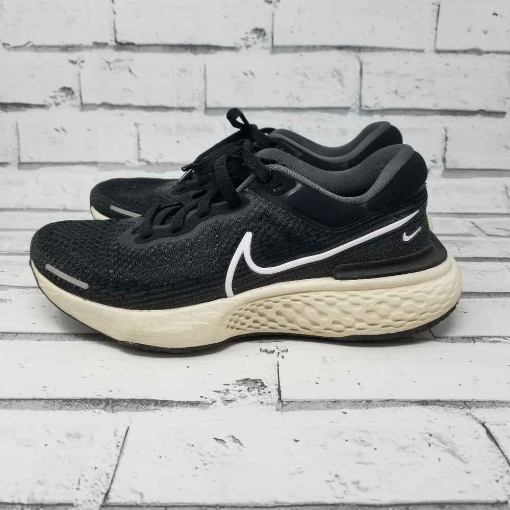 Nike Women's ZoomX Invincible Run Flyknit Running Shoes, Black, Size 9
